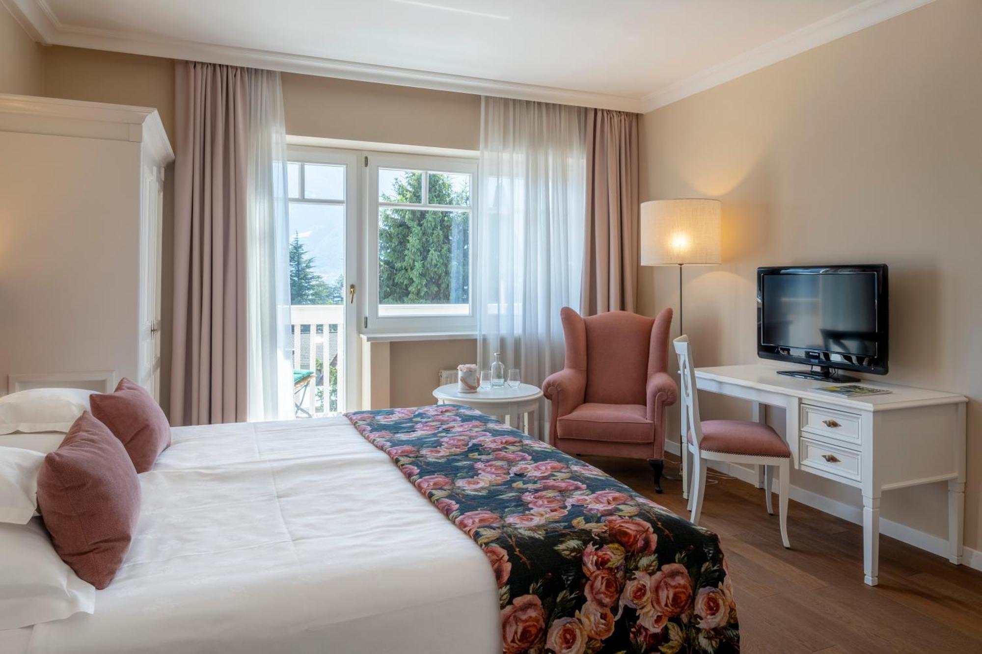 Hotel Pienzenau Am Schlosspark Merano Kültér fotó