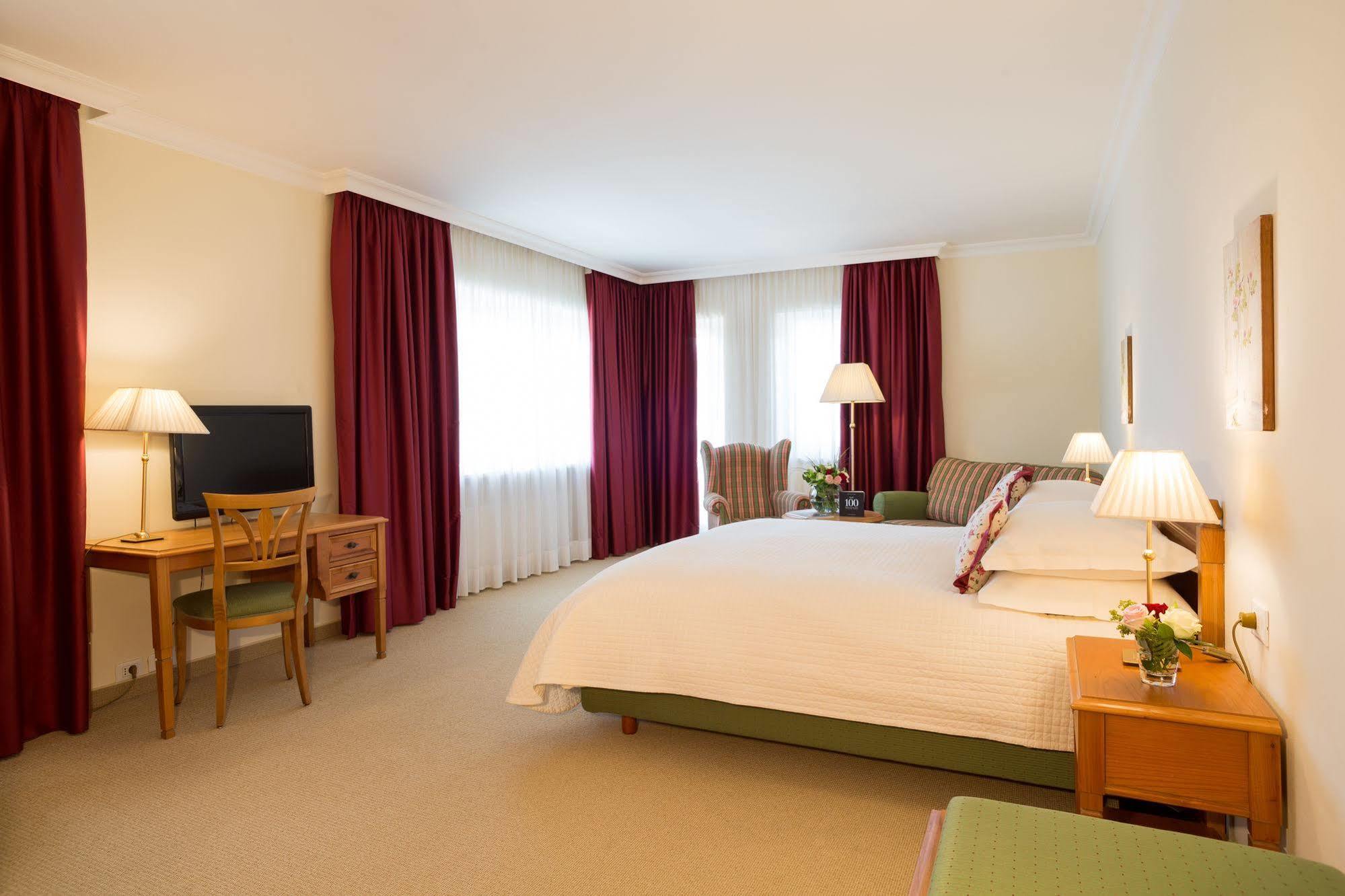 Hotel Pienzenau Am Schlosspark Merano Kültér fotó